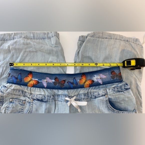 𝅺SEXY Washed Off Cropped Jeans with Rhinestone Detail - Picture 8 of 11